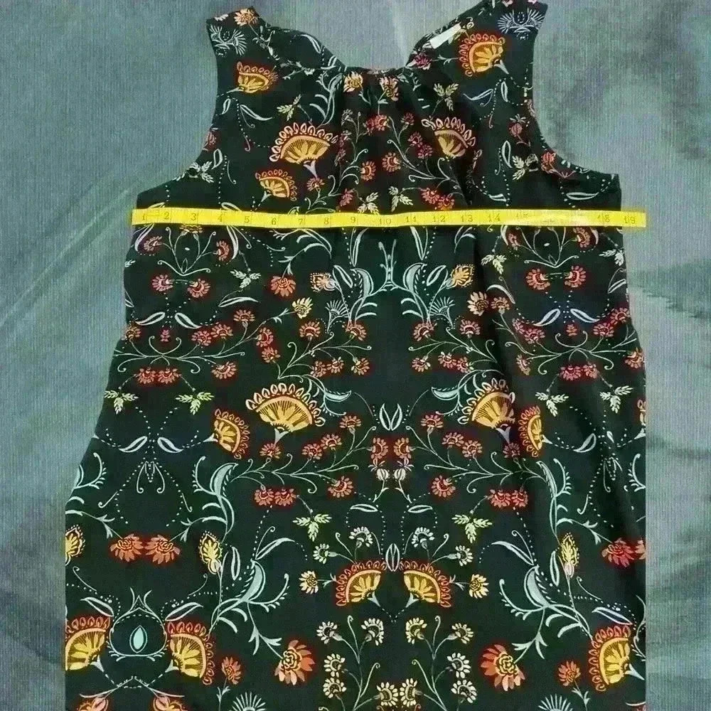 CAbi legend sleeveless top. - Picture 6 of 9
